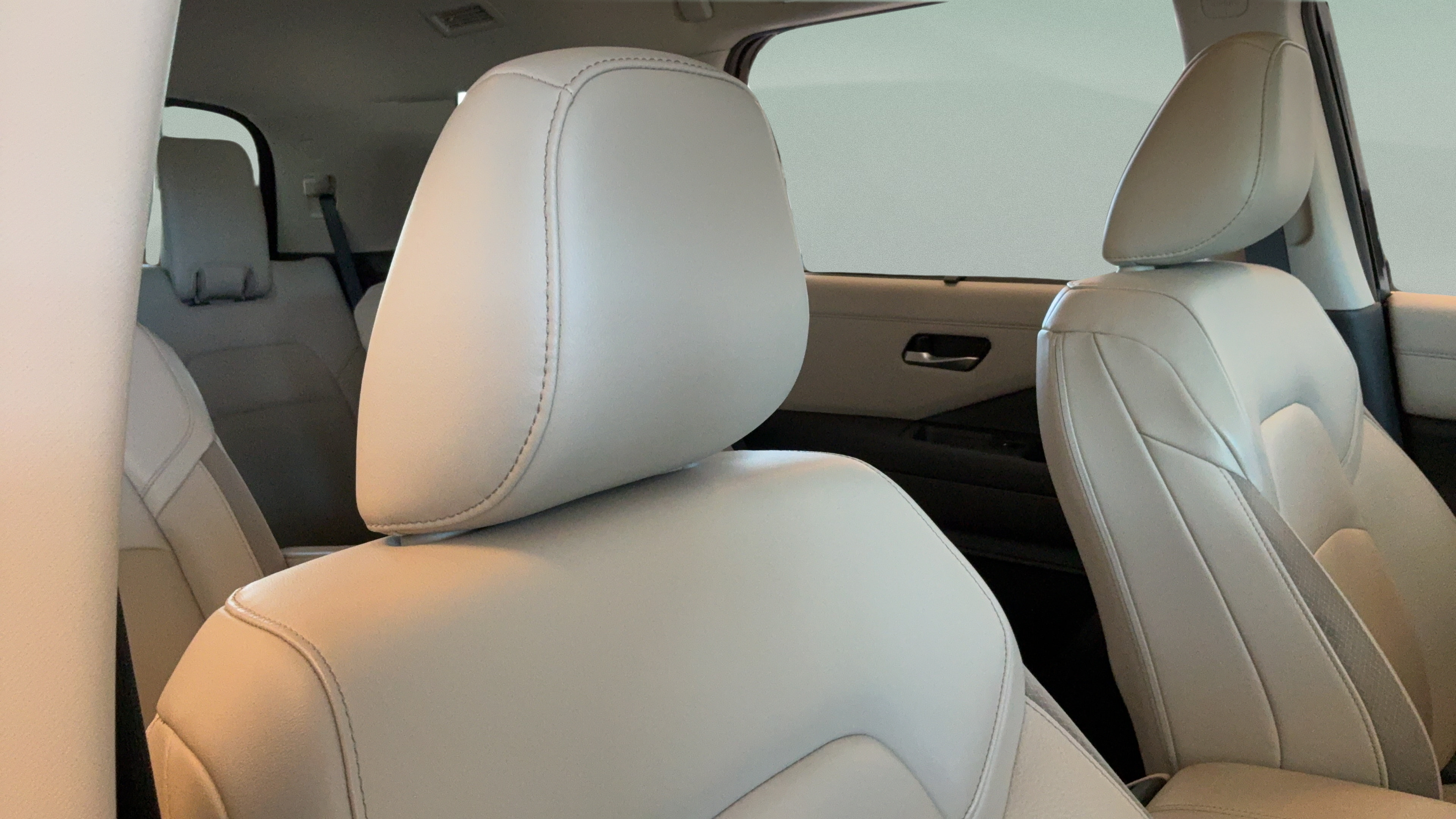 Used 2024 Nissan Pathfinder SL w/ SL Premium Package FWD image 44