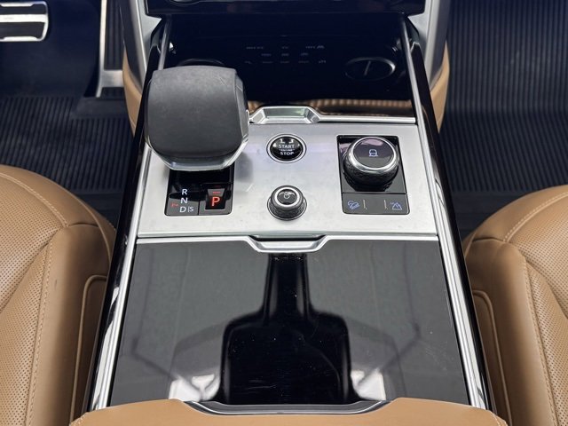 Used 2023 Land Rover Range Rover Long Wheelbase SE image 32