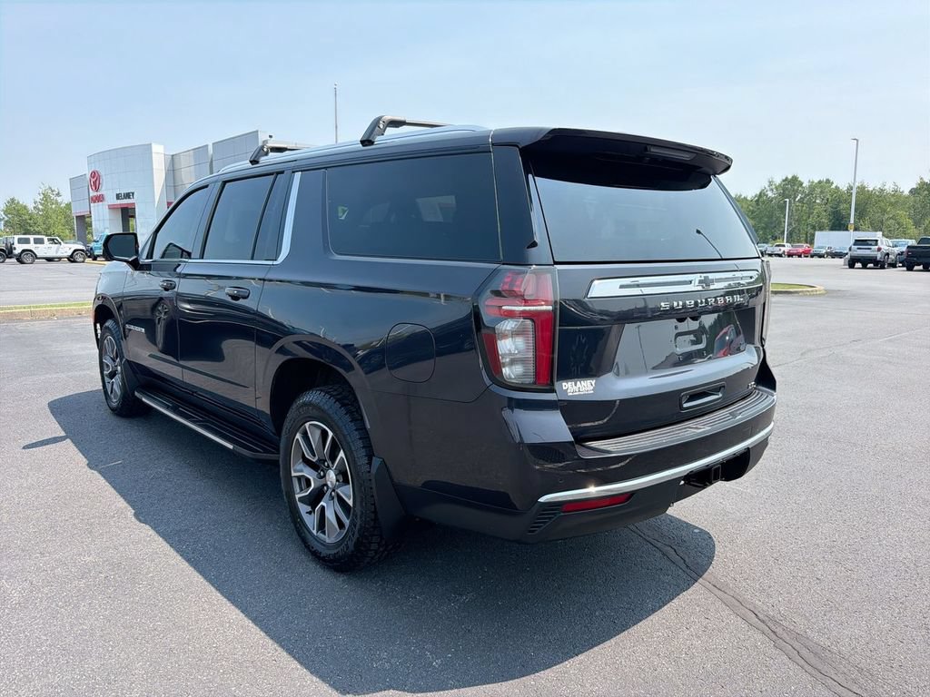 Used 2022 Chevrolet Suburban LT w/ Luxury Package AWD/4WD image 6