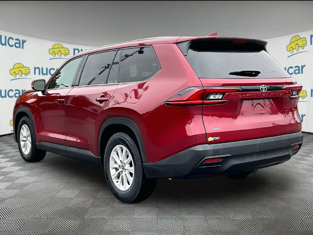 Used 2025 Toyota Grand Highlander AWD image 4