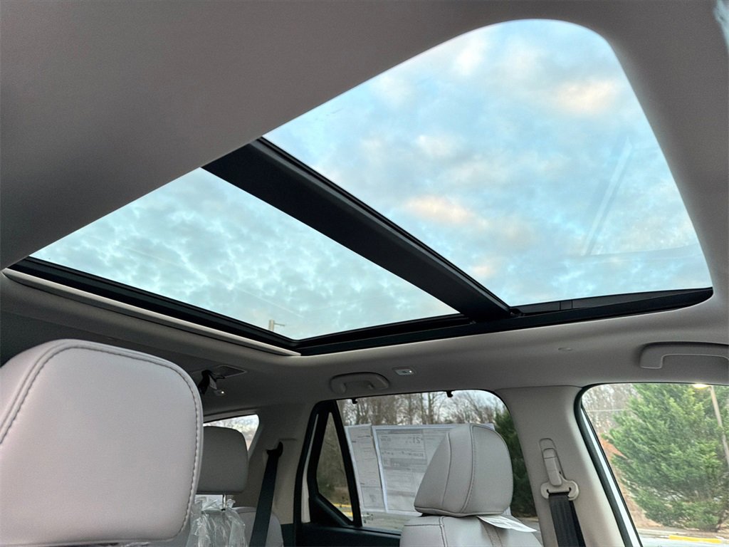 New 2025 Honda Pilot Touring image 12