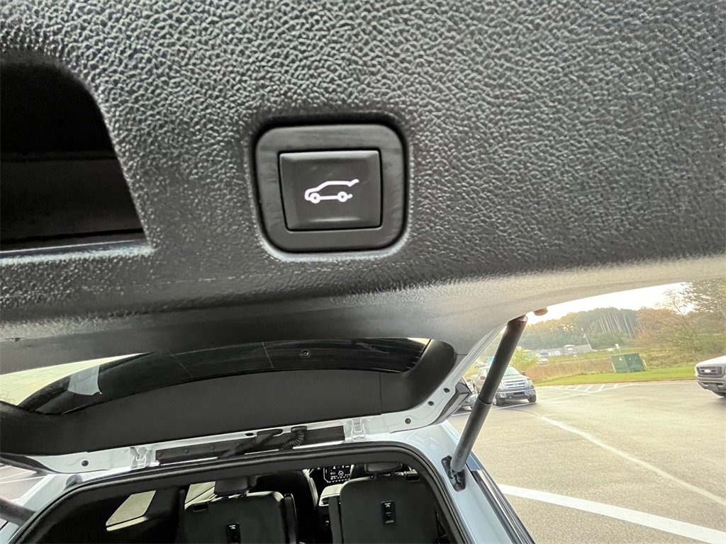 Used 2025 GMC Acadia AT4 image 30