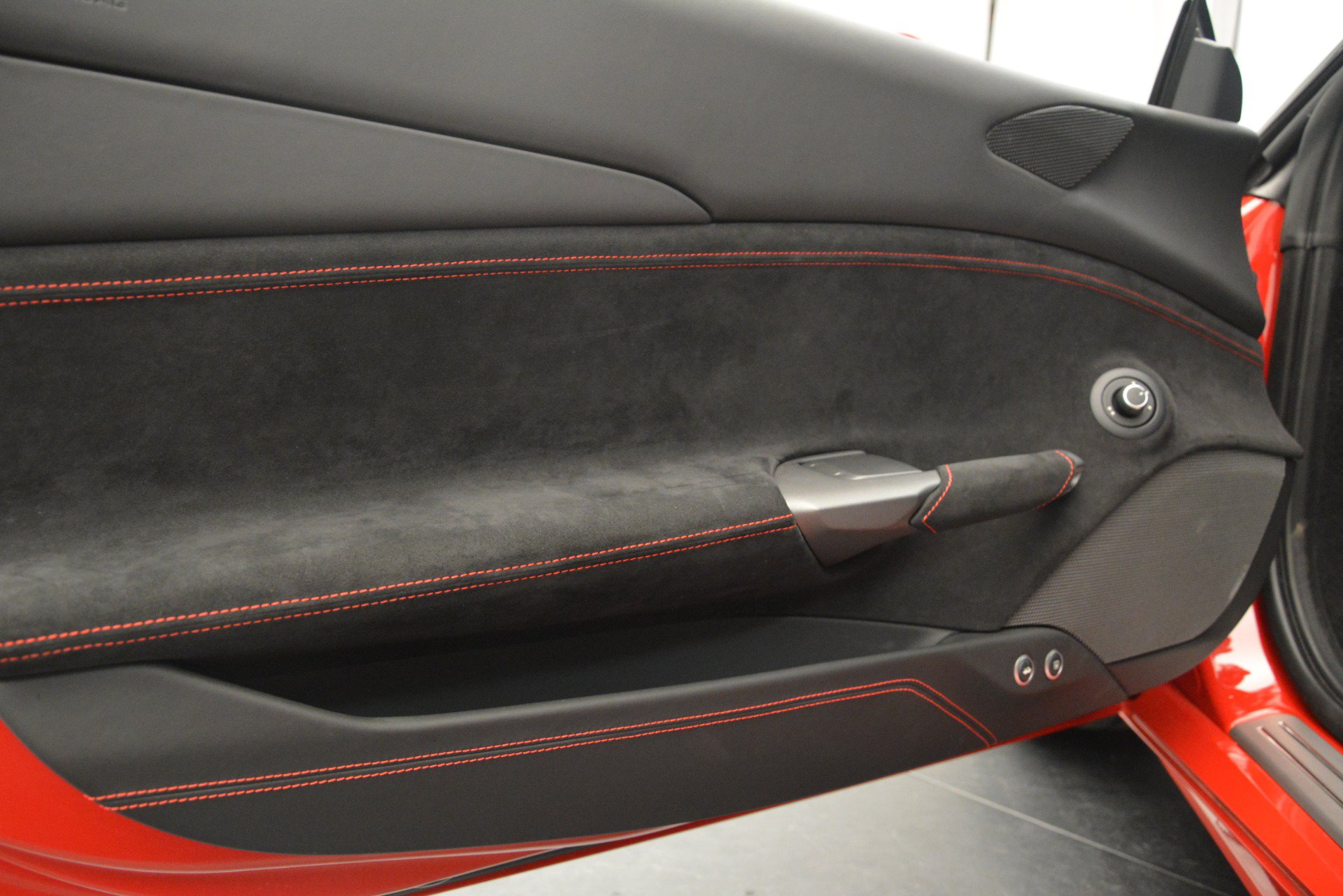 Certified 2018 Ferrari 488 GTB RWD image 16