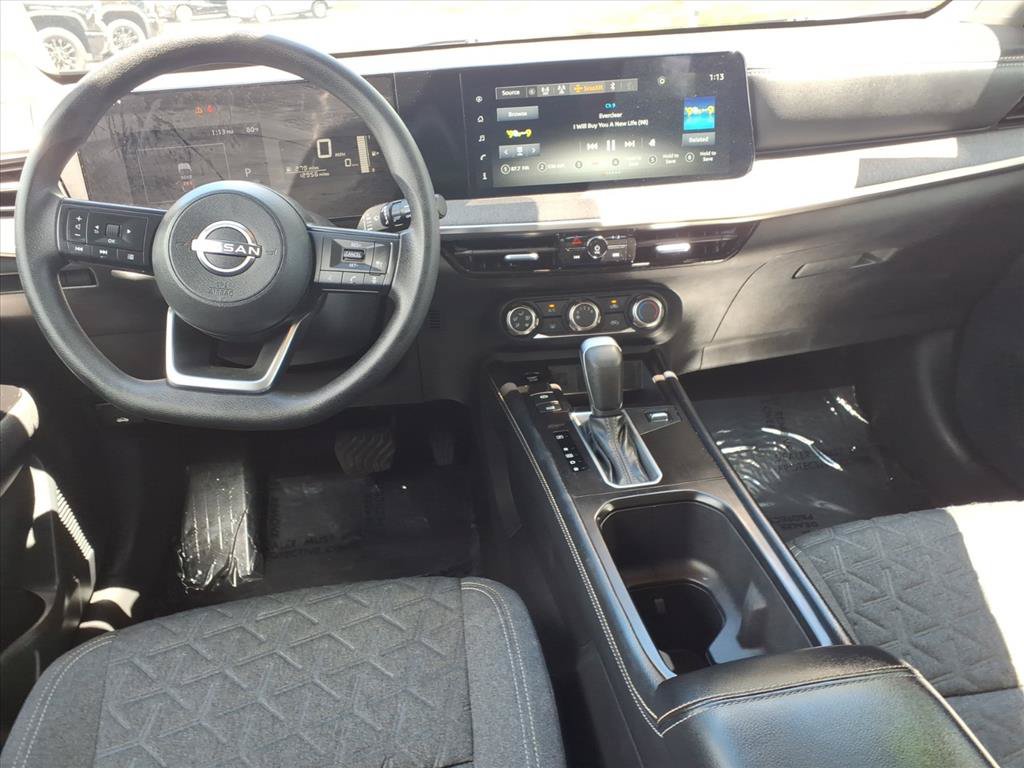 Used 2025 Nissan Kicks SV AWD/4WD image 9