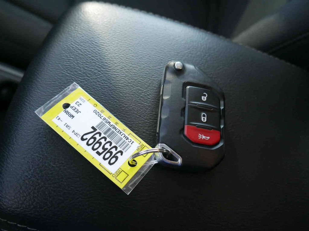 Used 2023 Jeep Wrangler Unlimited Sahara AWD/4WD image 30