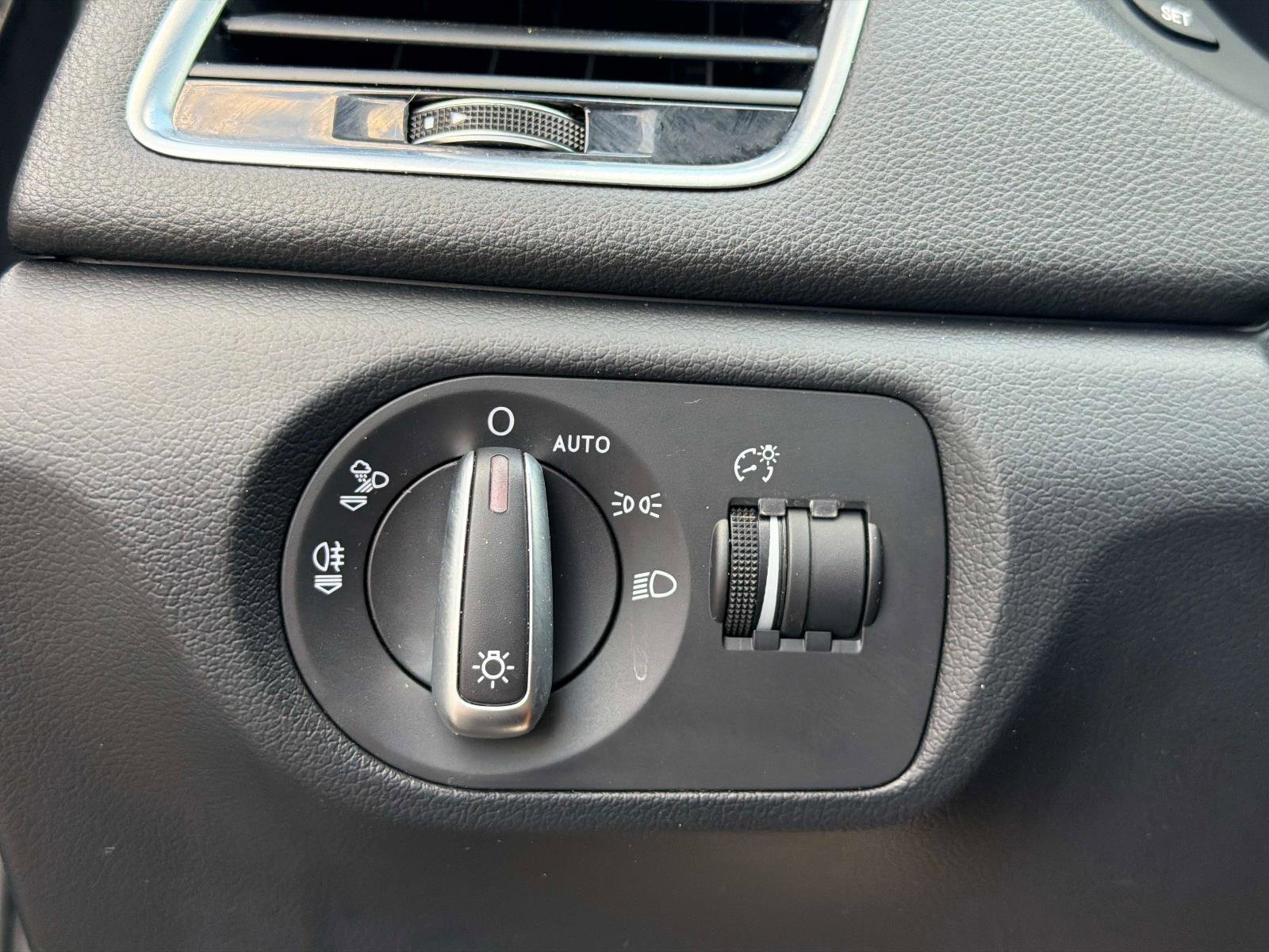 Used 2016 Audi Q3 2.0T Premium Plus w/ Technology Package image 26