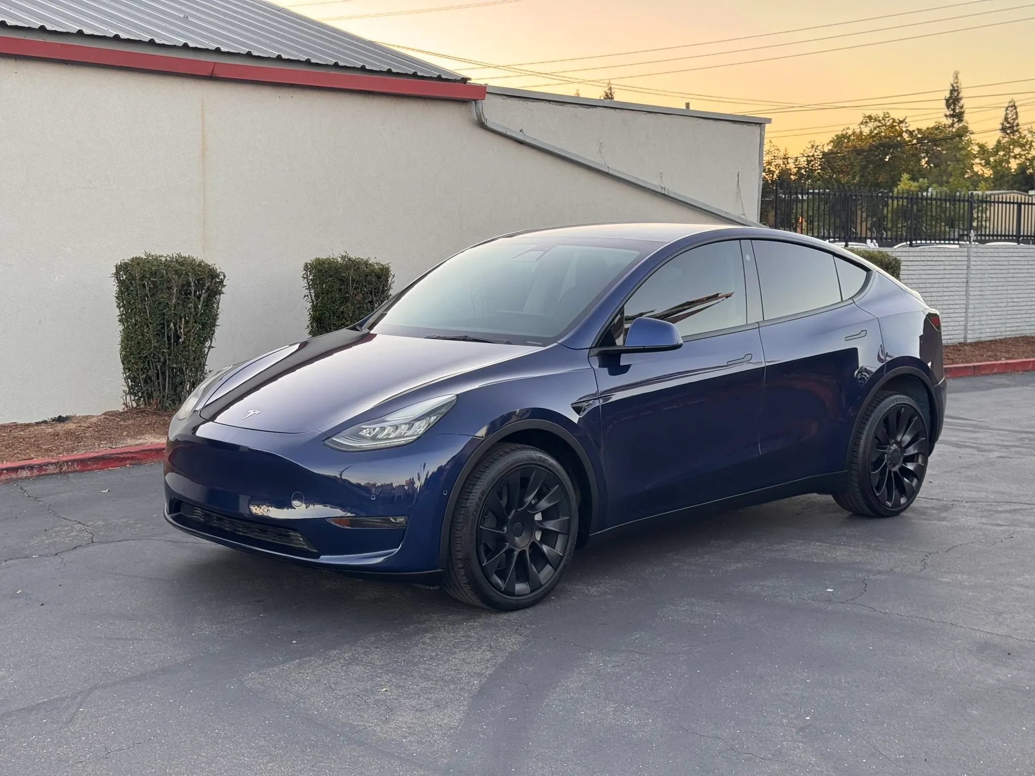 Used 2021 Tesla Model Y Long Range AWD/4WD image 2