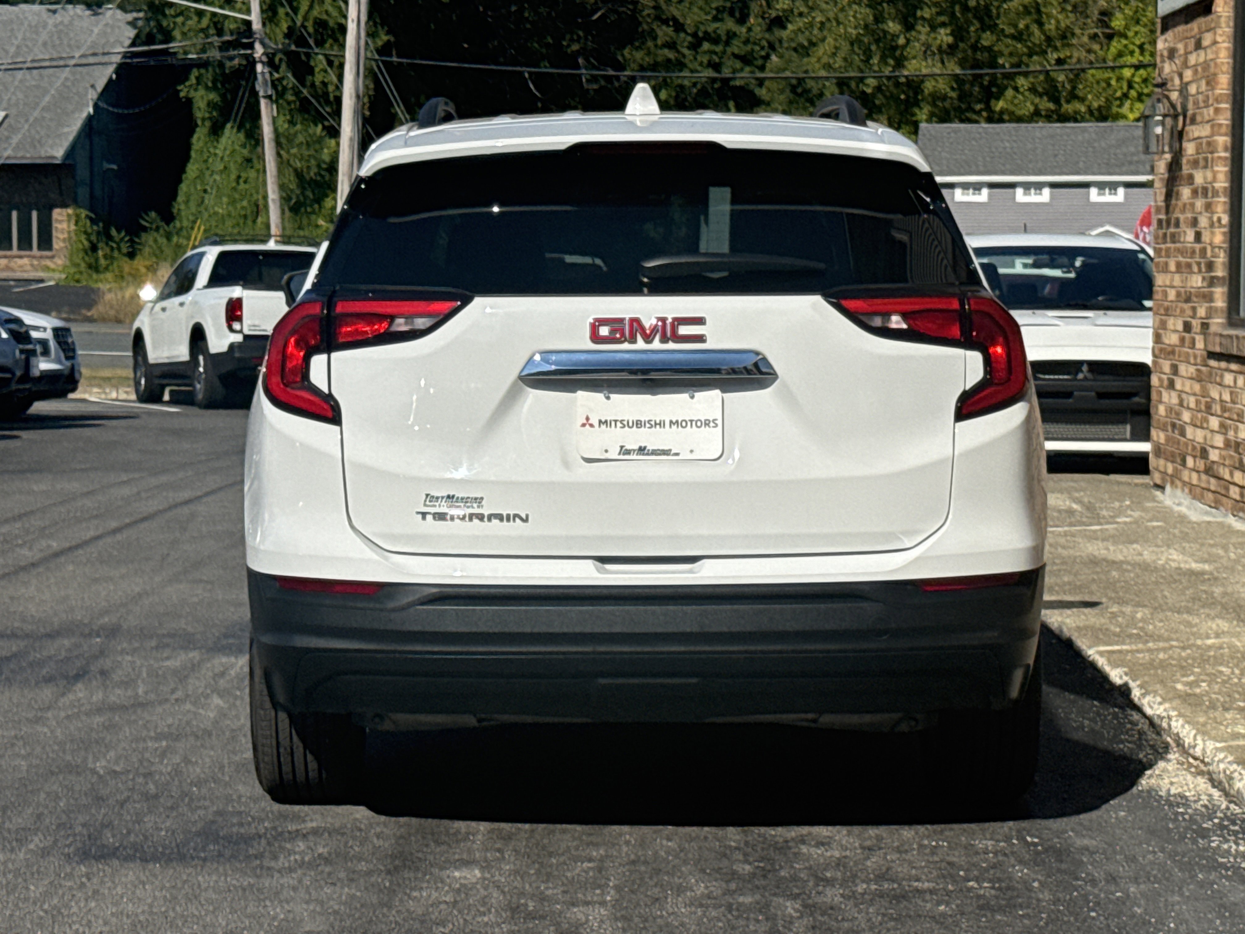 Used 2019 GMC Terrain SLE w/ Driver Convenience Package image 4