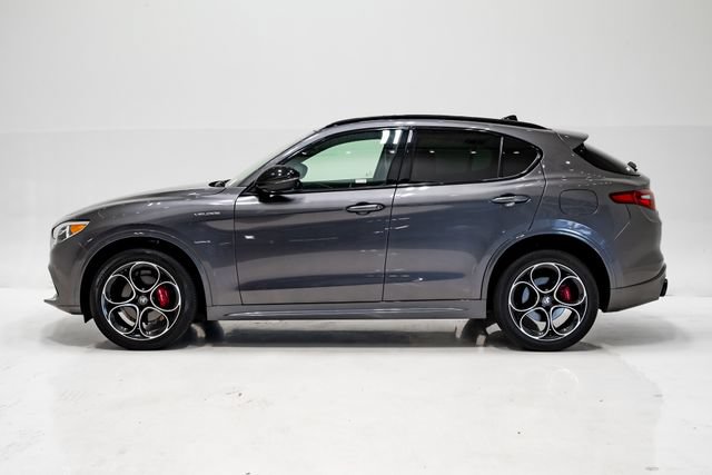 Used 2023 Alfa Romeo Stelvio Veloce AWD/4WD image 28