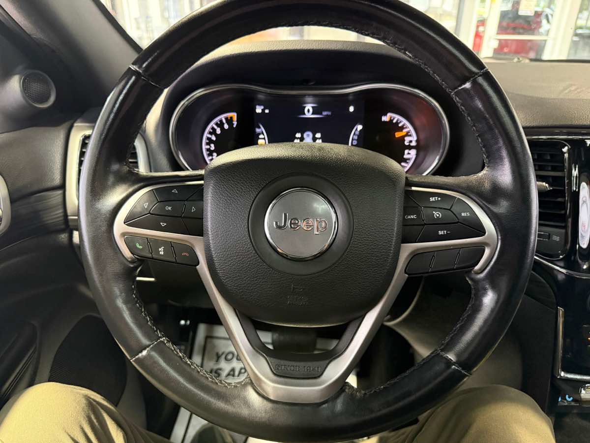 Used 2021 Jeep Grand Cherokee Laredo X AWD/4WD image 8