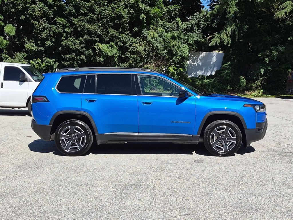 Used 2026 Jeep Cherokee Laredo AWD/4WD image 2