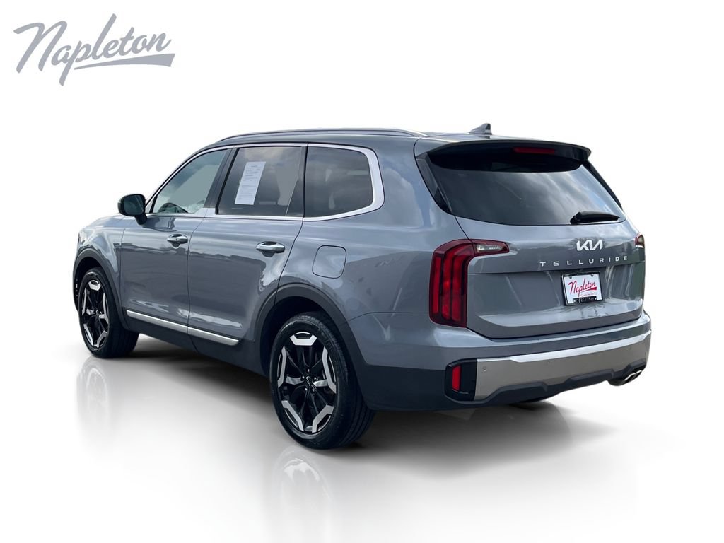 Used 2025 Kia Telluride S FWD image 3