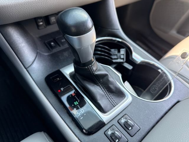 Used 2019 Toyota Highlander XLE AWD/4WD image 35