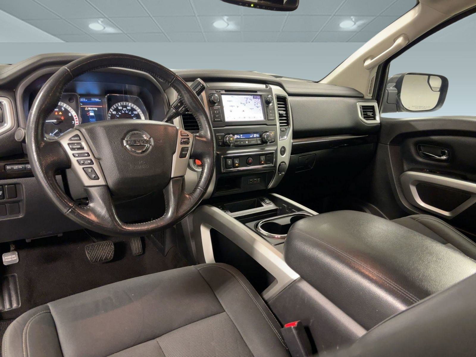 Used 2019 Nissan Titan SV w/ SV Convenience Package image 28