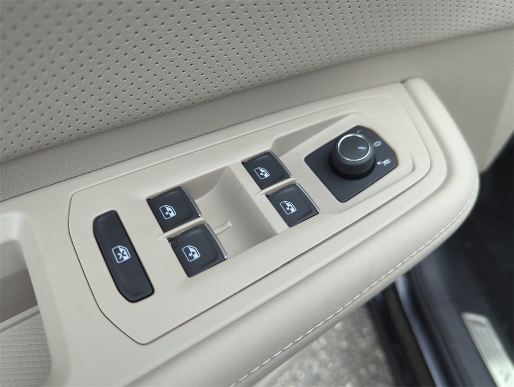 New 2025 Volkswagen Atlas SE image 27