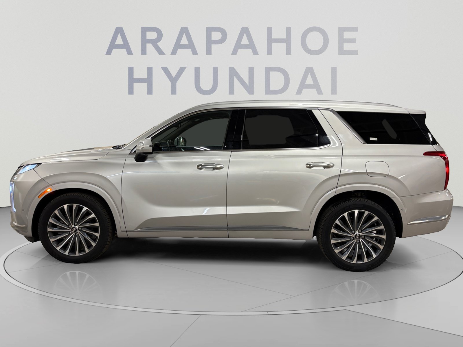 Used 2023 Hyundai Palisade Calligraphy AWD/4WD image 2