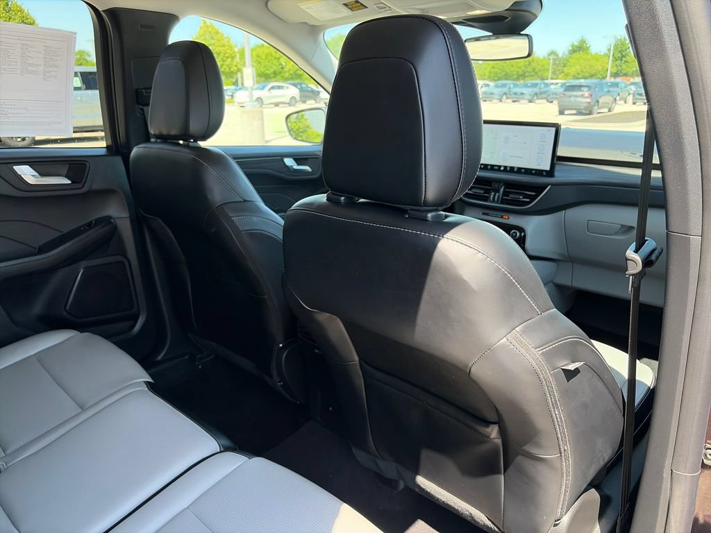 Used 2023 Ford Escape Platinum AWD/4WD image 31