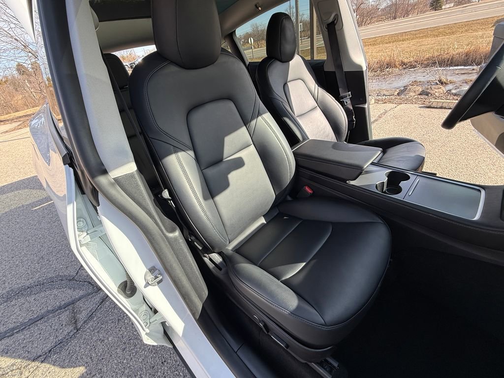 Used 2021 Tesla Model Y Long Range image 13