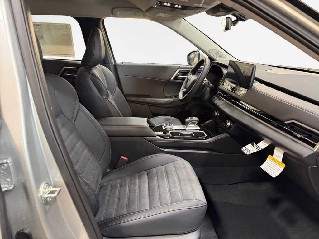 New 2026 Mitsubishi Outlander SE image 25