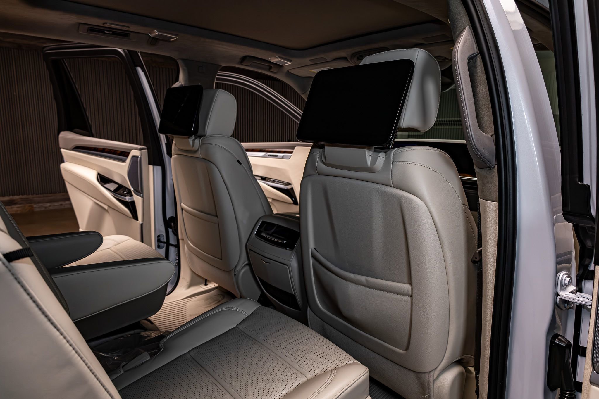 Used 2026 Cadillac Escalade Platinum Sport w/ LPO, ONYX Package image 22