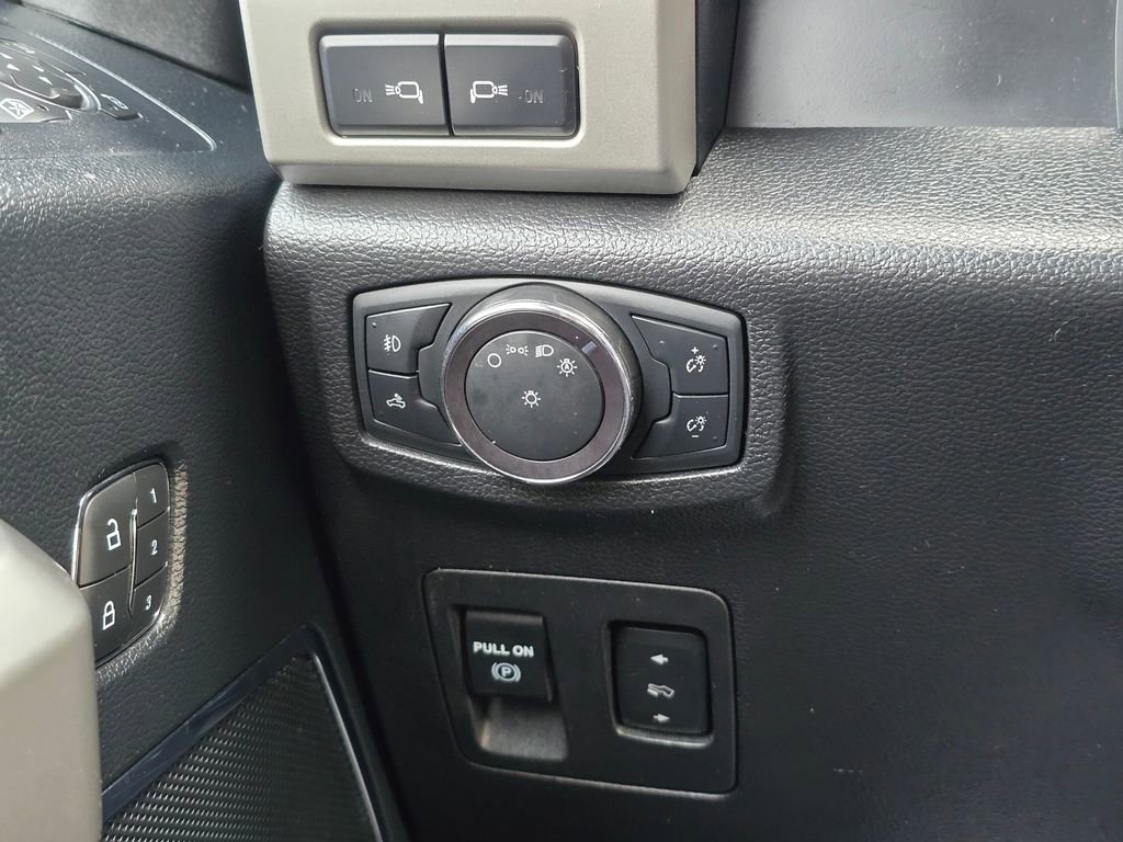 Used 2019 Ford F150 Lariat w/ Equipment Group 502A Luxury AWD/4WD image 31