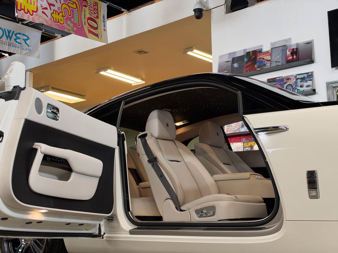 Used 2016 Rolls-Royce Wraith RWD image 23