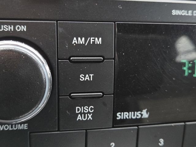 Used 2013 Dodge Challenger SXT image 3