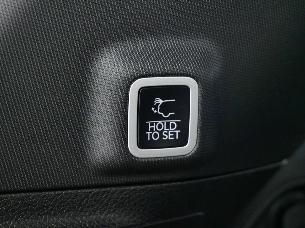 Certified 2024 Jeep Grand Cherokee Altitude image 29