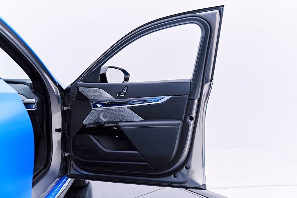 Used 2024 BMW 760i xDrive AWD/4WD image 30