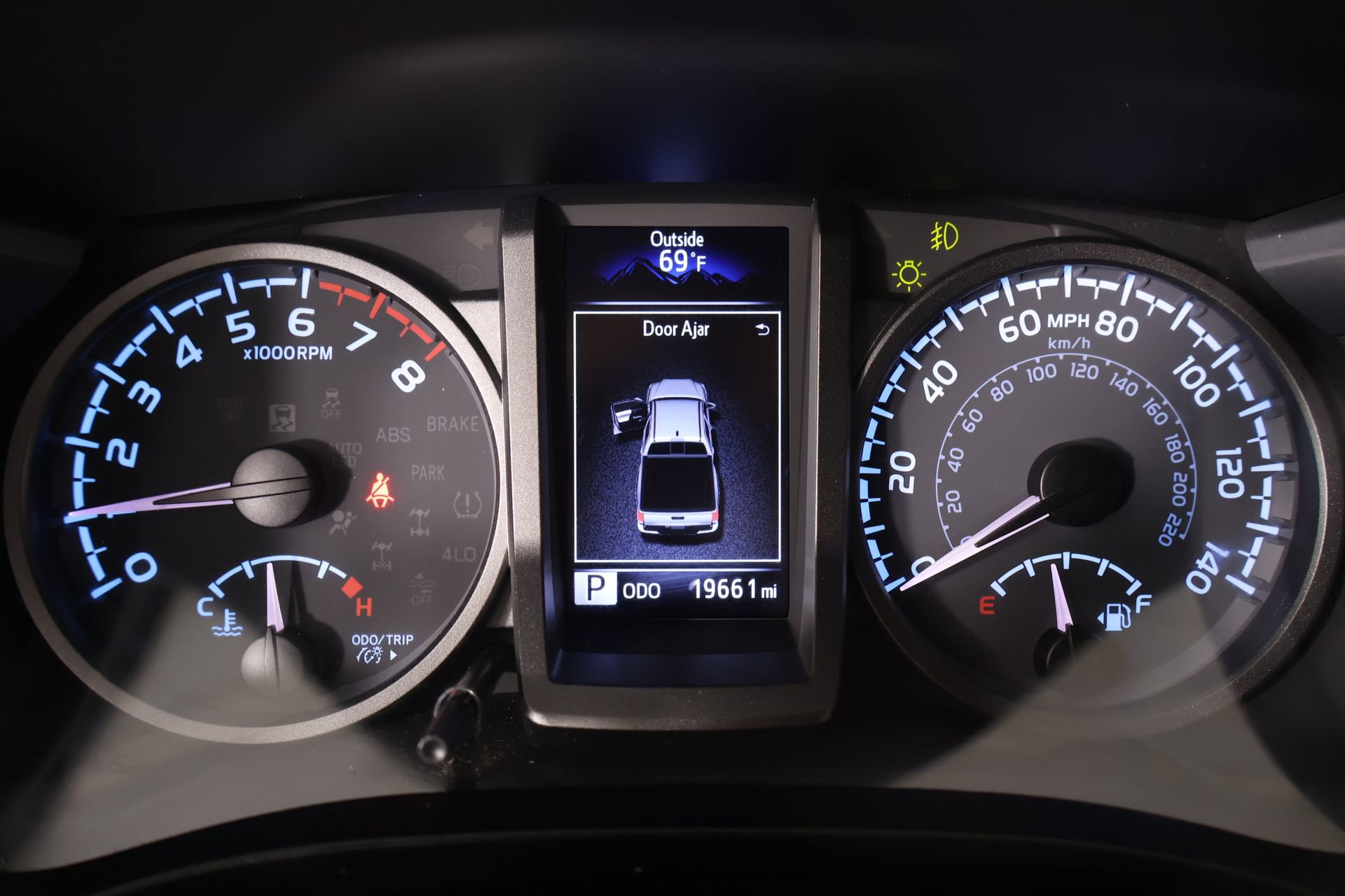 Used 2022 Toyota Tacoma TRD Off-Road AWD/4WD image 4