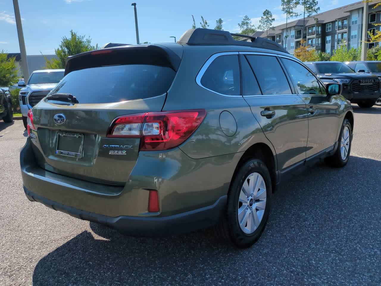 Used 2017 Subaru Outback 2.5i AWD/4WD image 6