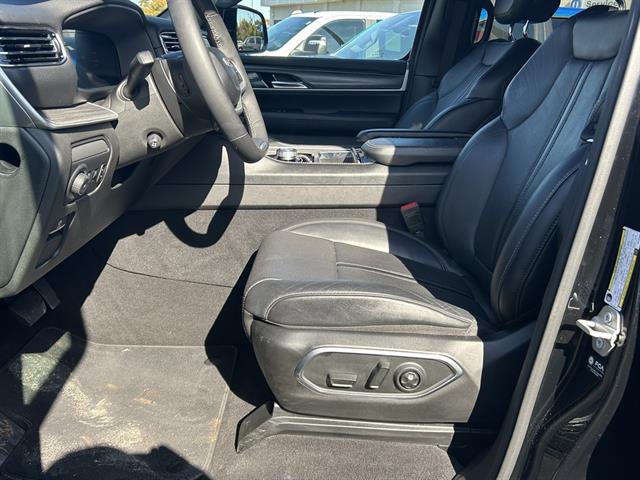 Used 2024 Jeep Wagoneer Series II w/ Flexible Seating Group image 11