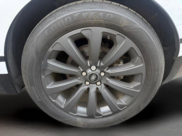 Used 2019 Land Rover Range Rover Velar R-Dynamic SE image 35