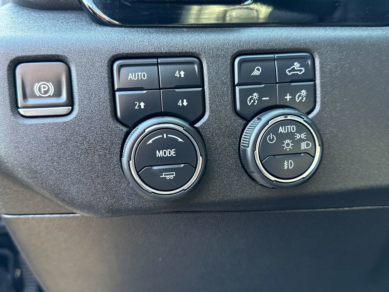 Used 2025 Chevrolet Silverado 2500 ZR2 w/ Technology Package image 21