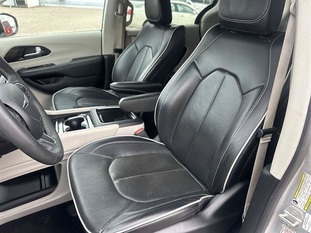 Used 2024 Chrysler Pacifica Limited FWD image 38