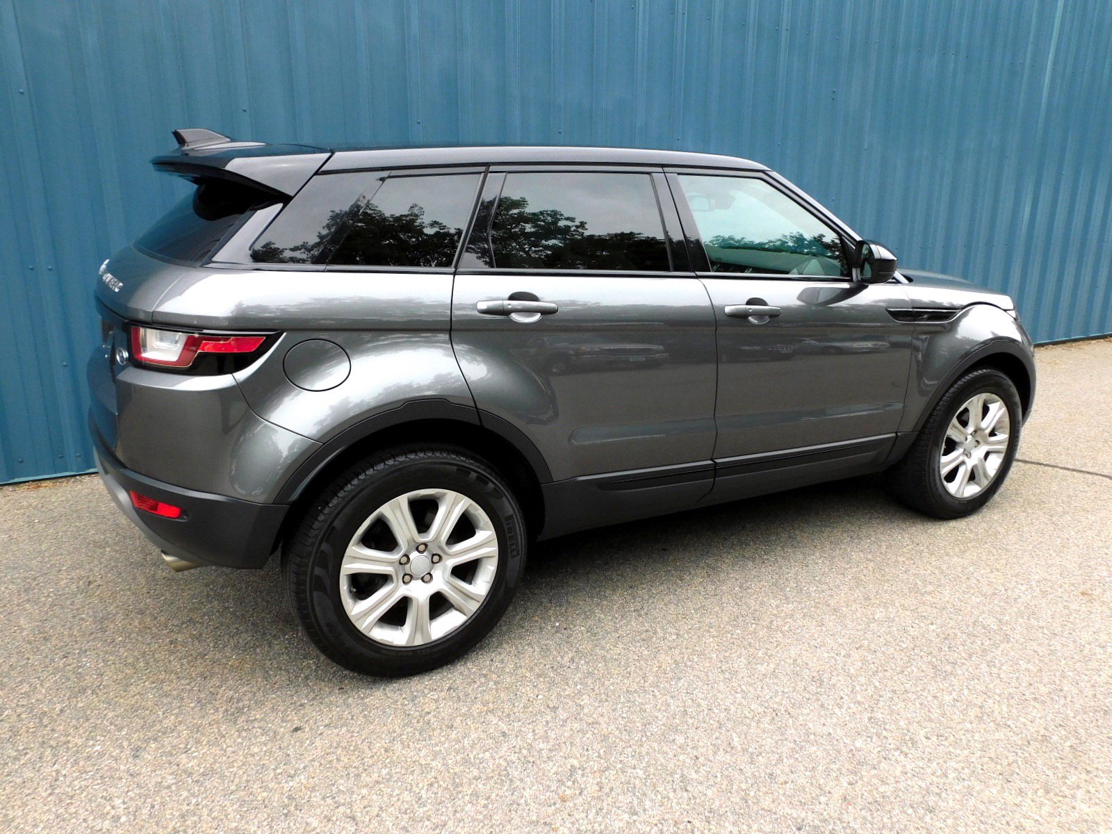 Used 2019 Land Rover Range Rover Evoque SE Premium AWD/4WD image 5
