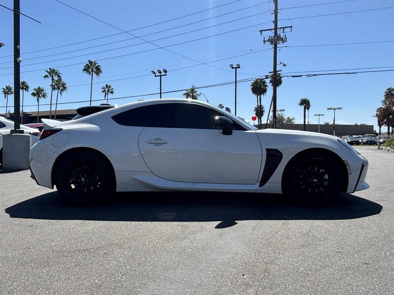Used 2025 Toyota GR86 Premium w/ ALL Weather Mat Package (TMS) RWD image 7