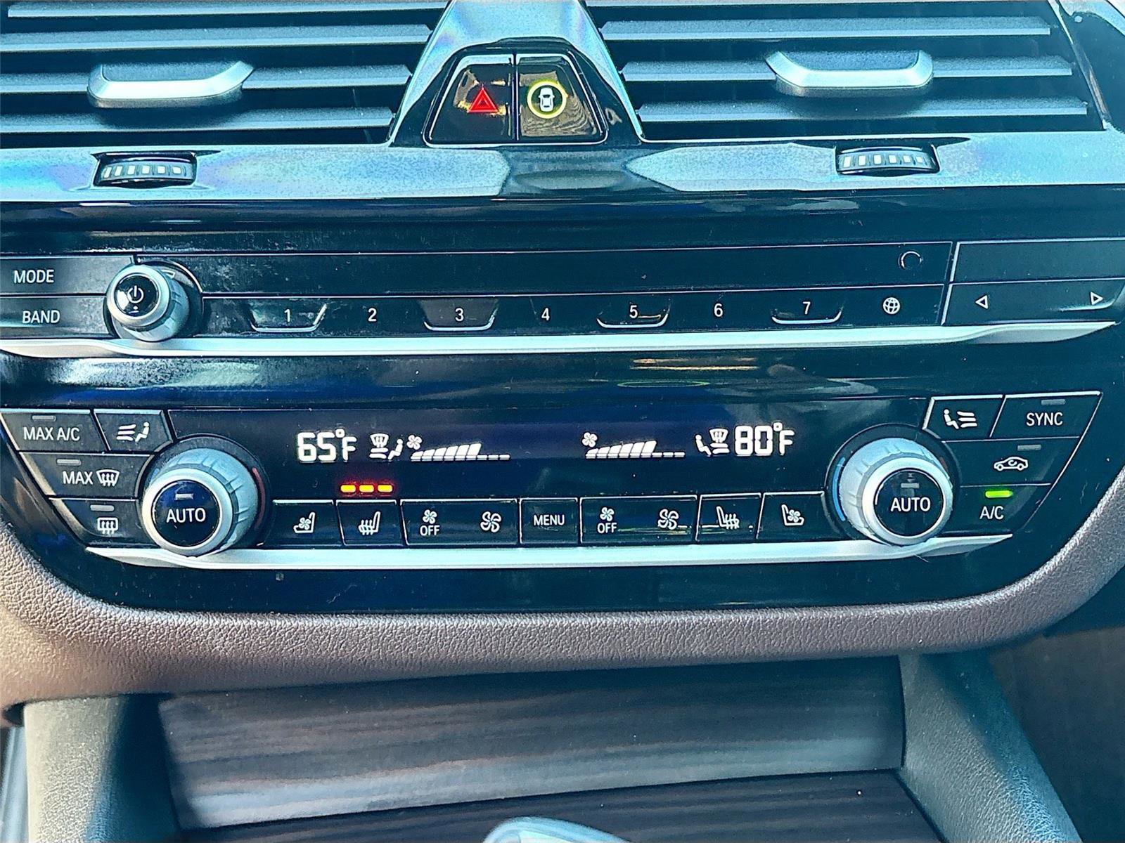 Used 2021 BMW 530i xDrive w/ Premium Package image 17