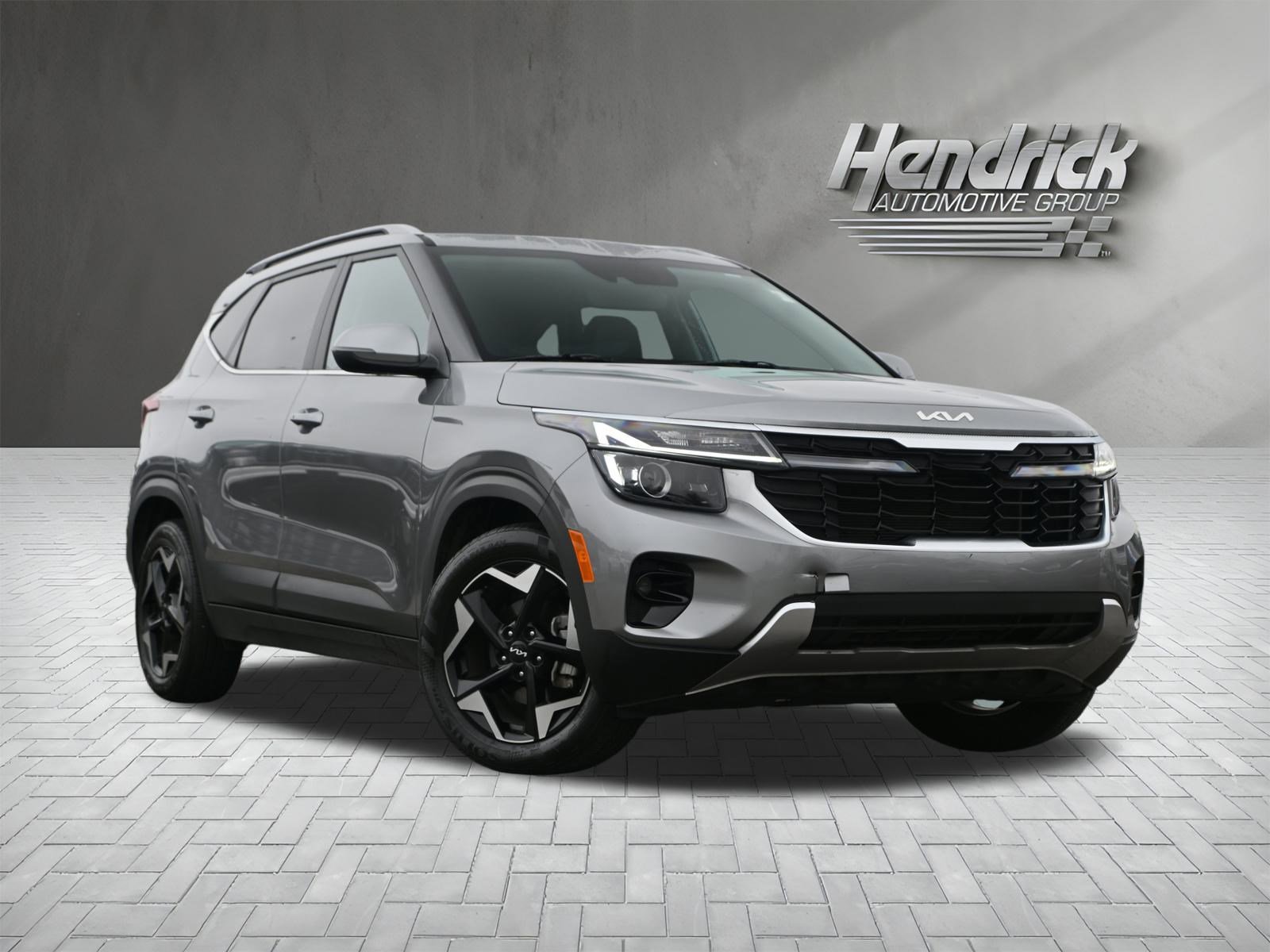 Used 2025 Kia Seltos EX image 2