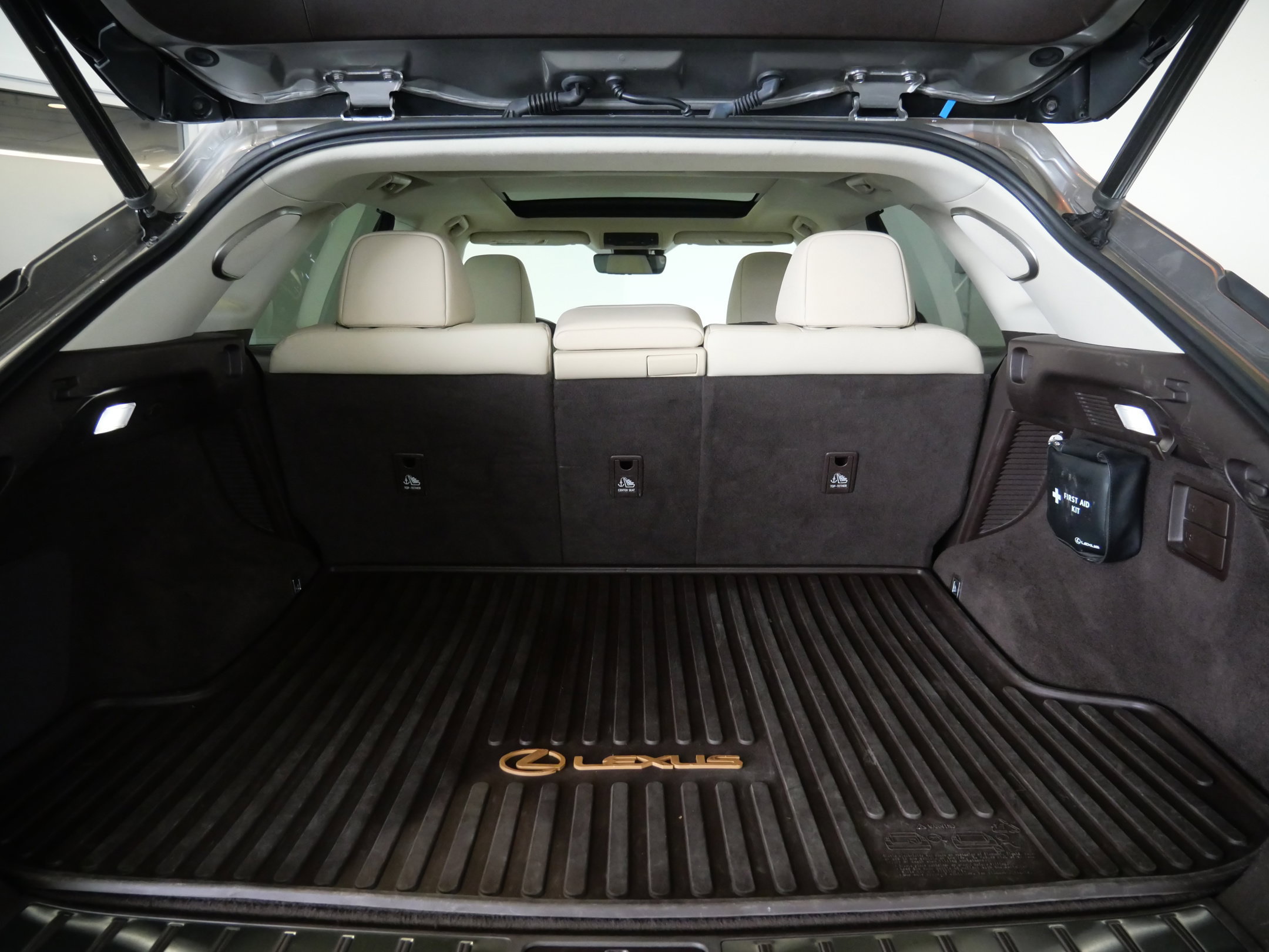 Used 2020 Lexus RX 450h AWD w/ Luxury Package image 28