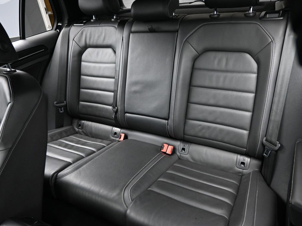 Used 2015 Volkswagen Golf R 4-Door image 26