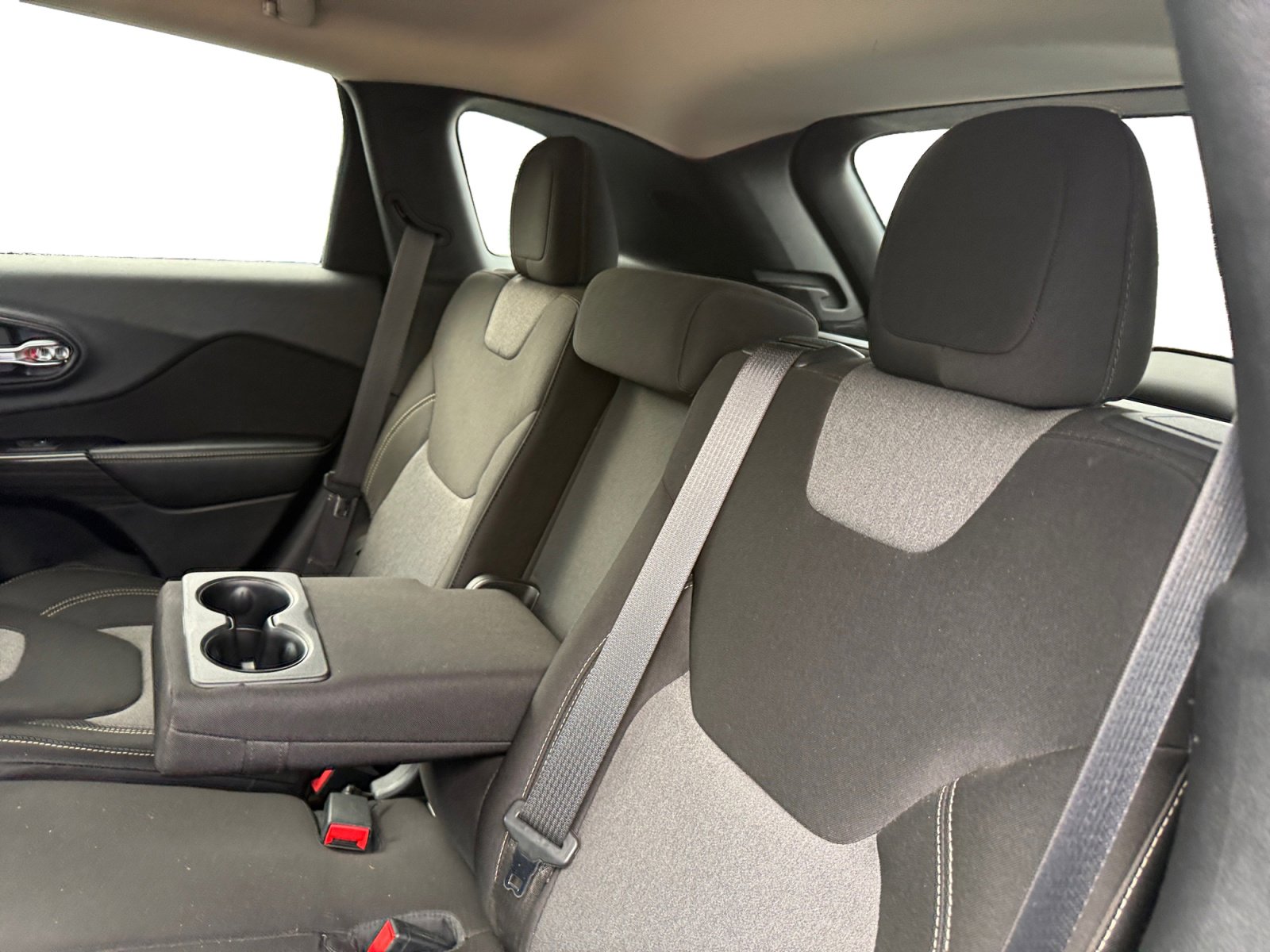 Used 2014 Jeep Cherokee Latitude w/ Comfort/Convenience Group image 16