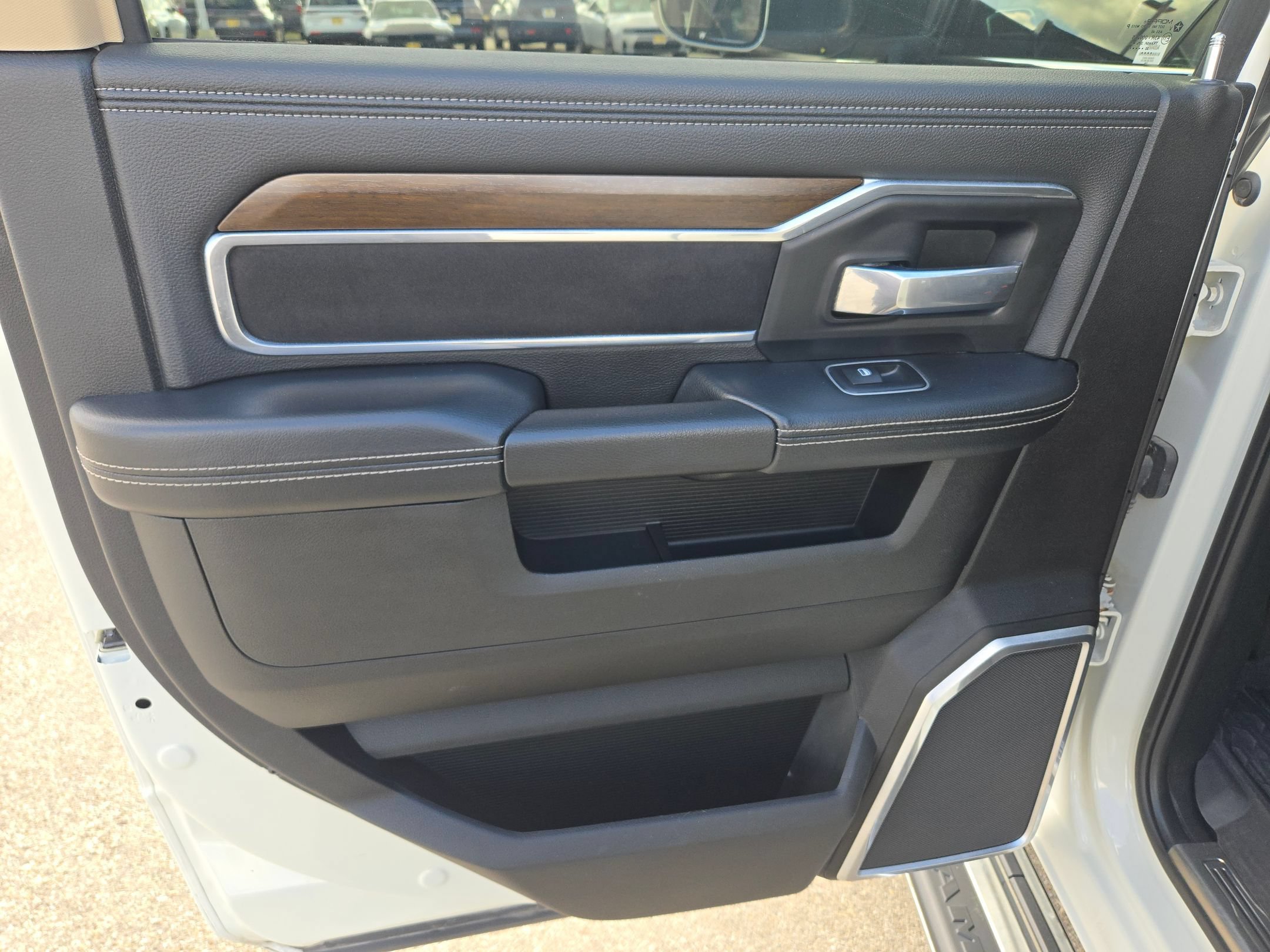 Used 2022 RAM 3500 Laramie AWD/4WD image 15