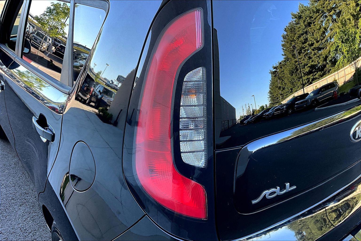 Used 2017 Kia Soul FWD image 23