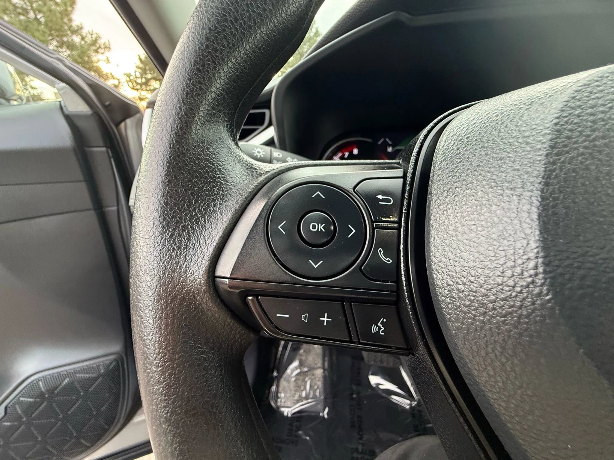 Used 2024 Toyota RAV4 XLE image 32