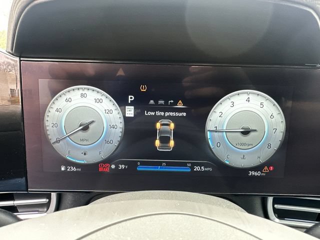 Used 2025 Hyundai Elantra SEL FWD image 31