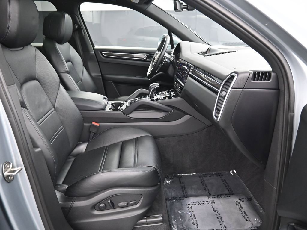 Certified 2023 Porsche Cayenne AWD/4WD image 28