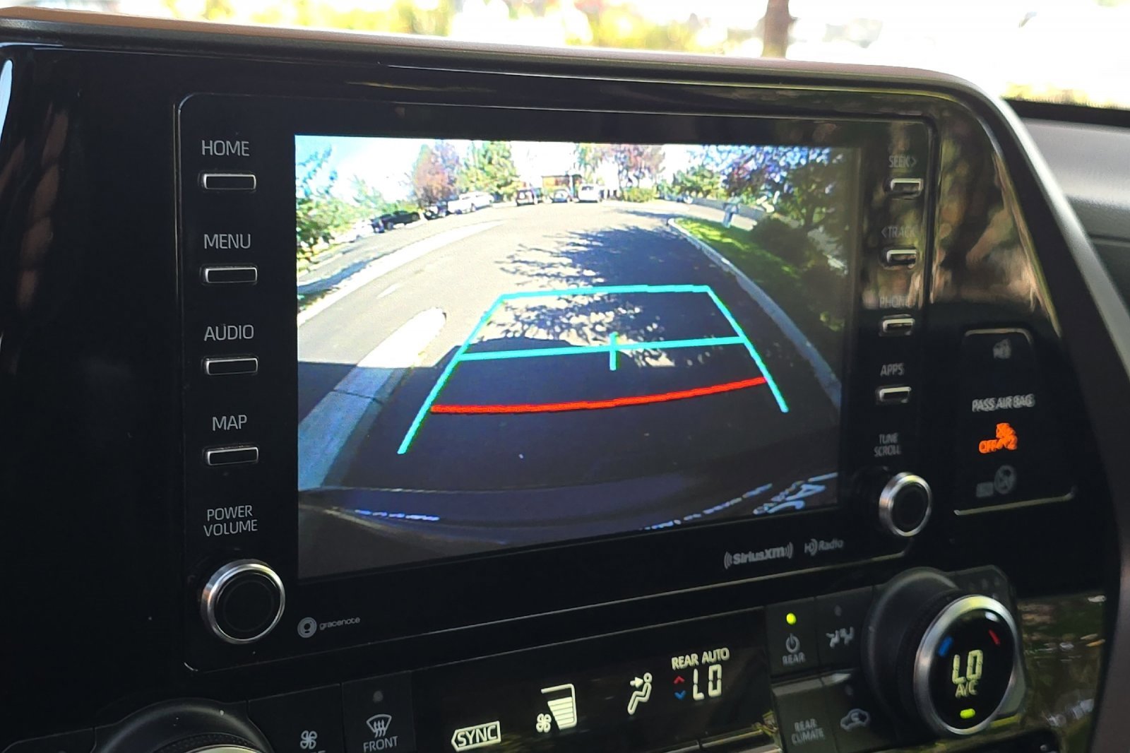 Used 2020 Toyota Highlander XLE image 23