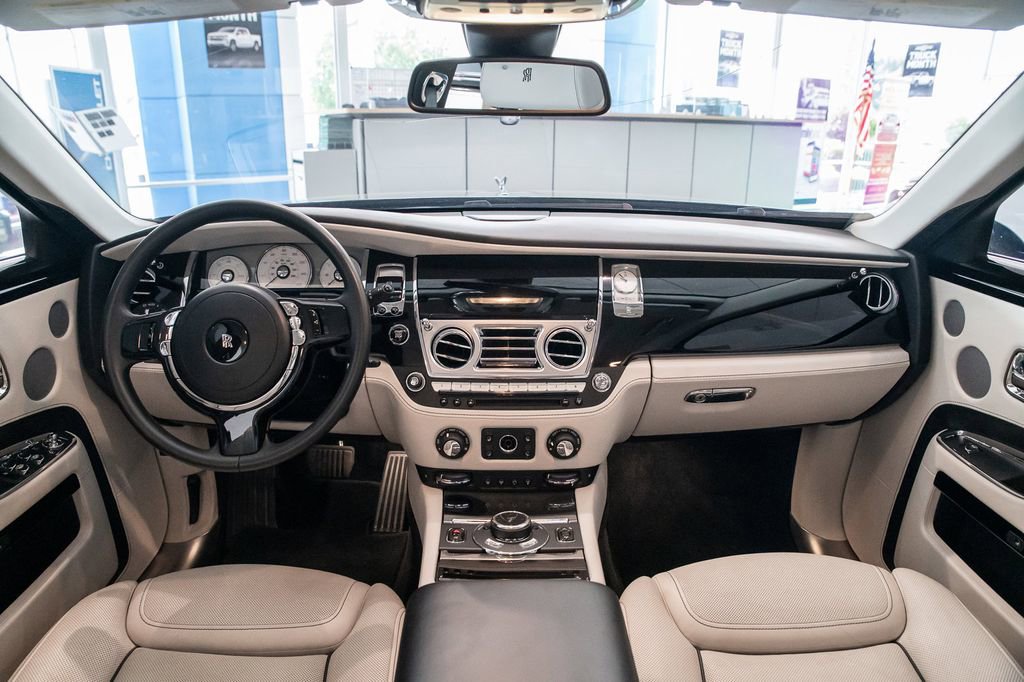 Used 2018 Rolls-Royce Ghost image 27