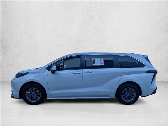 Used 2024 Toyota Sienna LE image 9